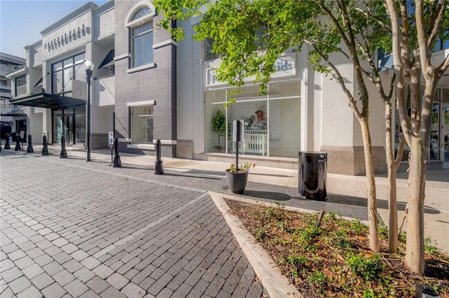 Building Photo - 762 S Village Cir
