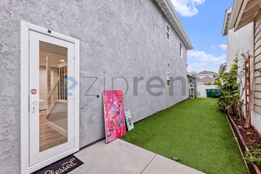 Building Photo - Unit