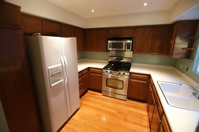Building Photo - Refurbished Cape Cod Townhome – 2 Master B...