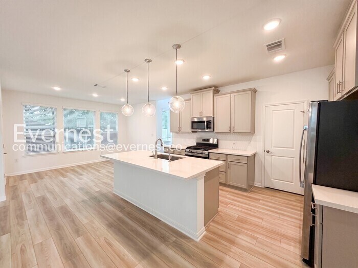 Building Photo - 1517 Iberville Dr