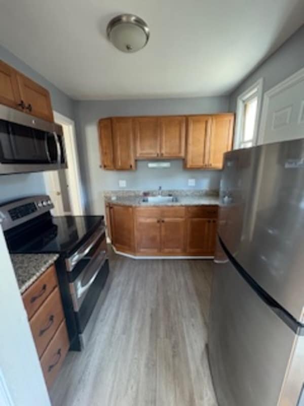 Building Photo - 18779 Roscommon St