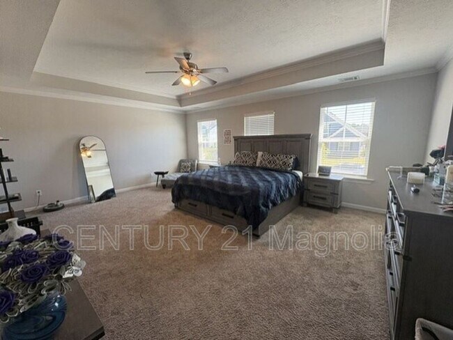 Building Photo - 560 Hampton Dr