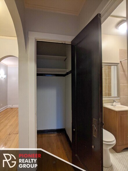 Building Photo - 4901 N Hoyne Ave