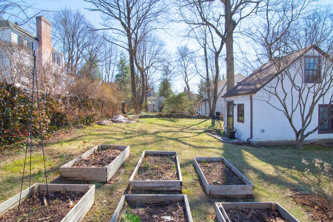 Building Photo - 116 Potter Rd