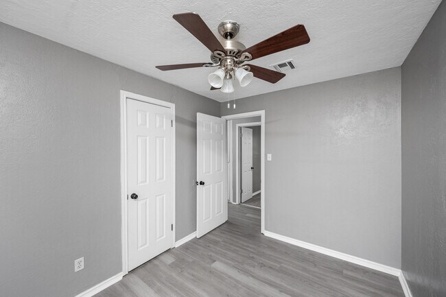 Building Photo - 816 NW 33rd St