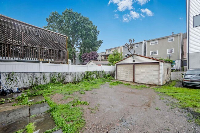 Building Photo - 212 69th St