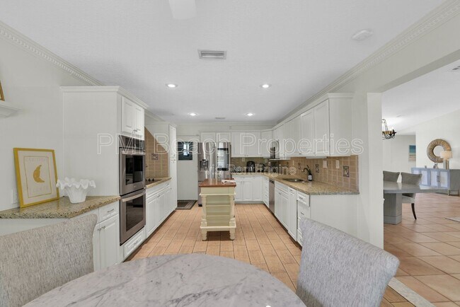 Building Photo - 13684 Exotica Ln