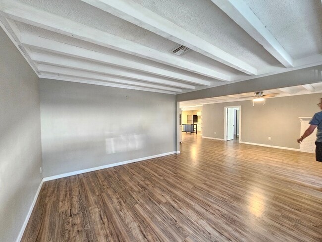 Building Photo - 2 Bedroom 2 Bathroom fully electric house ...