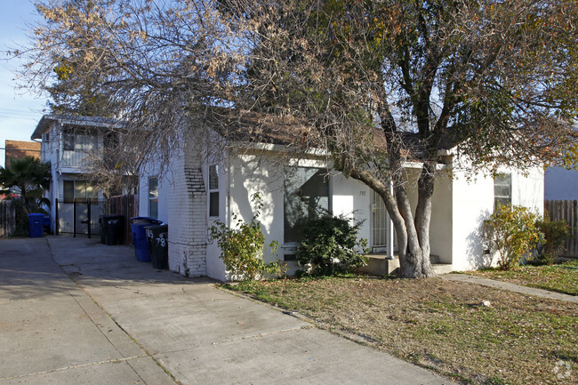 Primary Photo - 4-plex  (& Sfr)