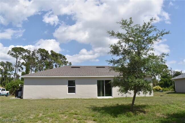 Building Photo - 1791 Pierpoint St