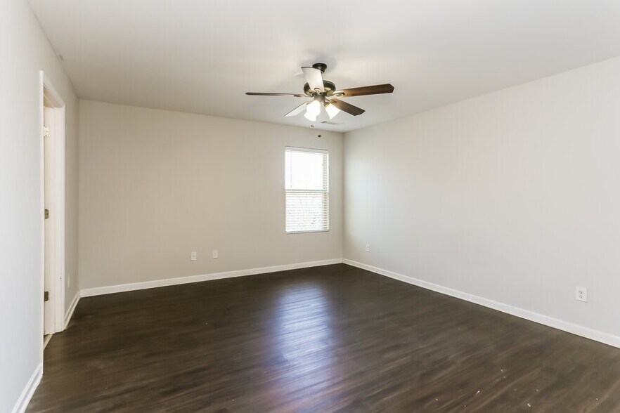 Building Photo - 4059 Clay Ct SE