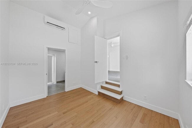 Building Photo - 565 NW 44th St