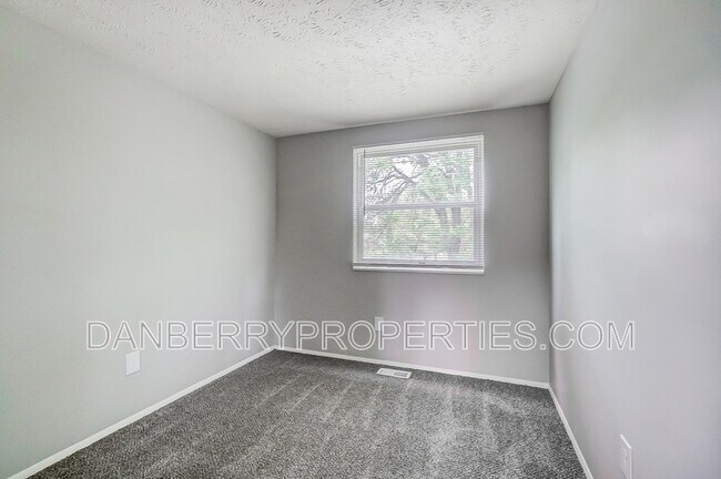 Building Photo - 3539 Turret Green Dr