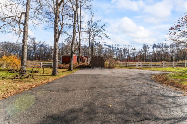 Building Photo - 23 Westview Dr