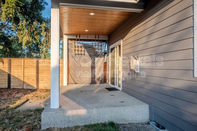 Building Photo - 9209 Winona St SW
