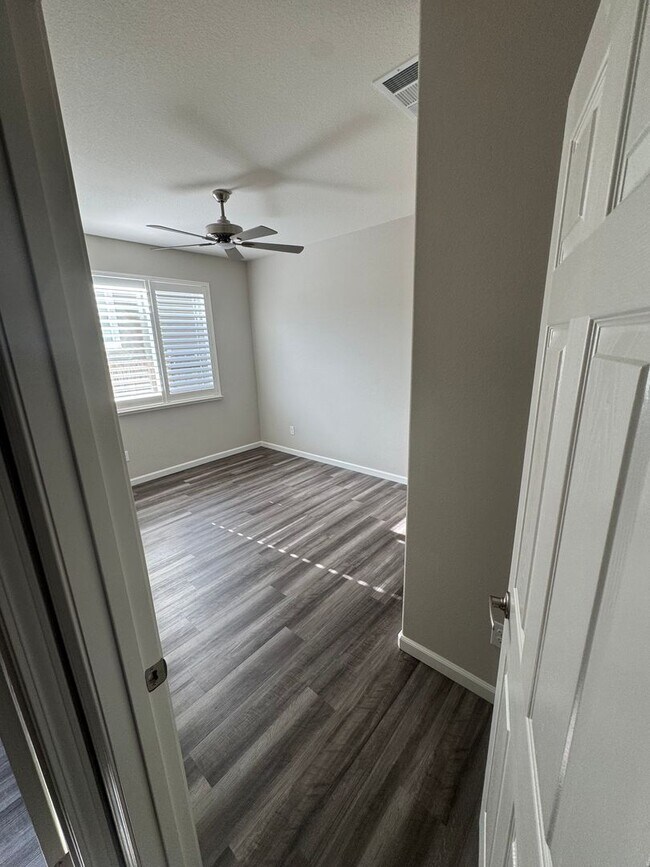 Building Photo - Charming 4 Bedroom Newer South Reno Home