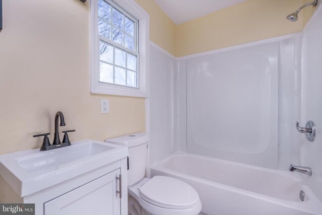 Building Photo - 344 Nimitz Rd