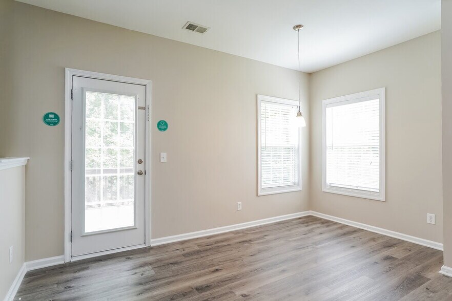 Building Photo - 242 River Hills Dr