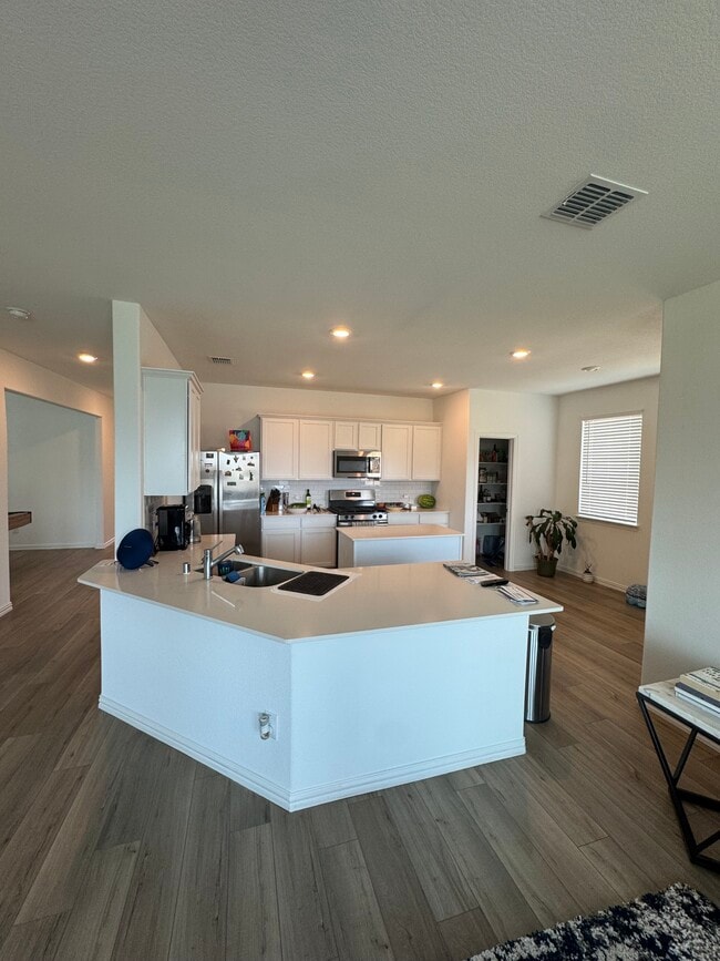 Building Photo - 736 Pollyann Trl