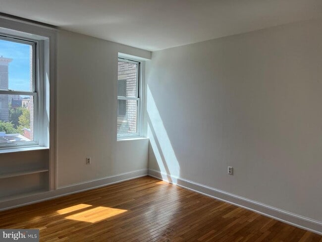 Building Photo - 1916 17th St NW