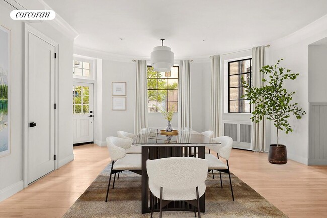 Building Photo - 6 E 65th St