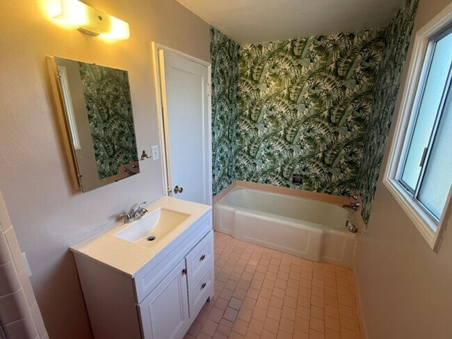 Building Photo - 3-Bedroom Single Family Home in Richmond Annex / El Cerrito Area