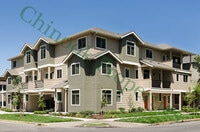 Building Photo - 2 Bedroom, 2 Bath Close to U of O campus on 14th & Patterson
