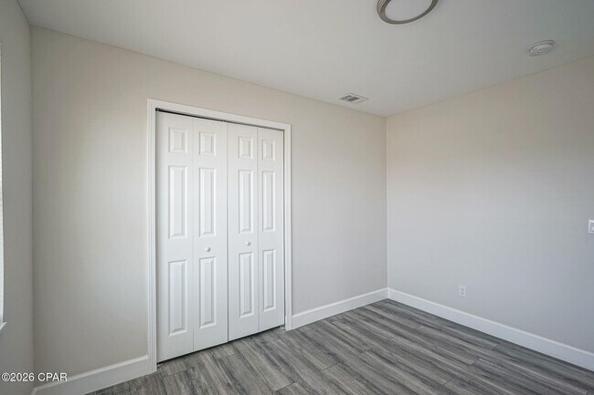 Building Photo - 410 S Star Ave