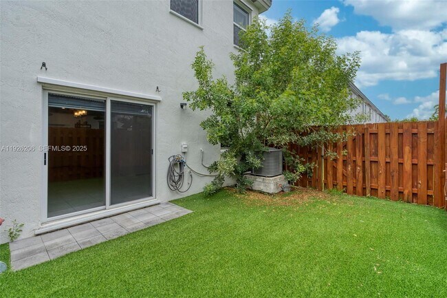 Building Photo - 2652 SE 13th St