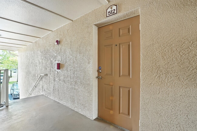 Building Photo - 8255 Ibis Club Dr