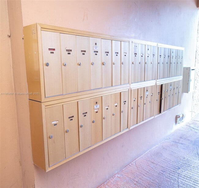 Building Photo - 1891 SW 81st Ave