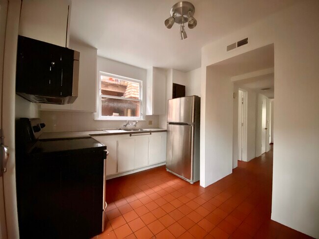 Building Photo - 2364 Hilgard Ave