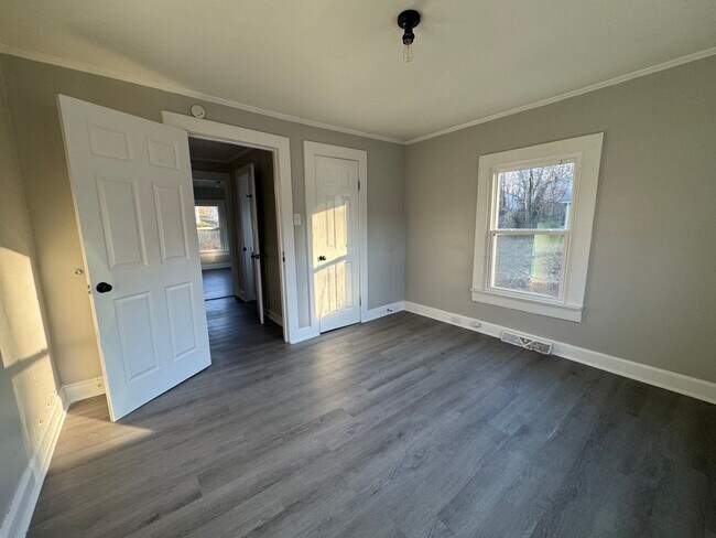 Building Photo - Charming Renovated Ranch Home in the Heart of Statesville