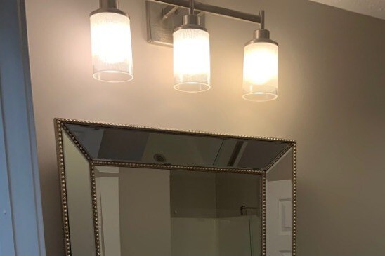Vanity Mirror - 1483 Fox Pointe Cir