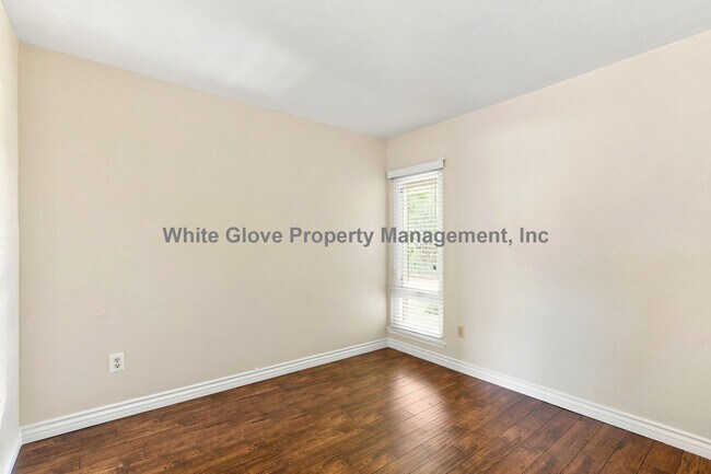 Building Photo - Charming Irvine 3 Bedroom Home with Vaulted Ceilings, Fireplace & Community Pool