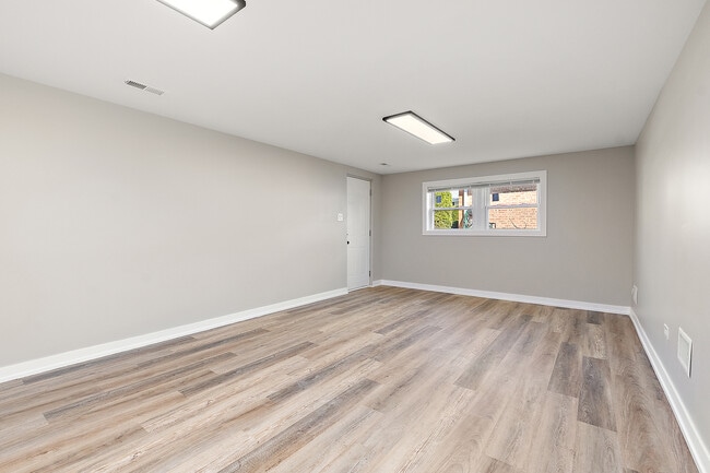 Building Photo - 9313 W 147th St