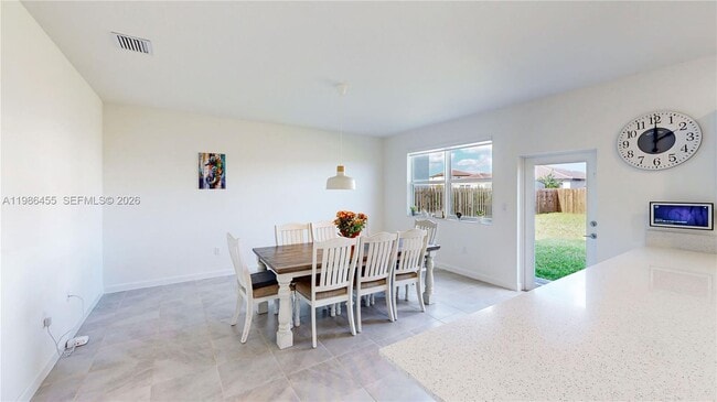 Building Photo - 2333 SE 28th St