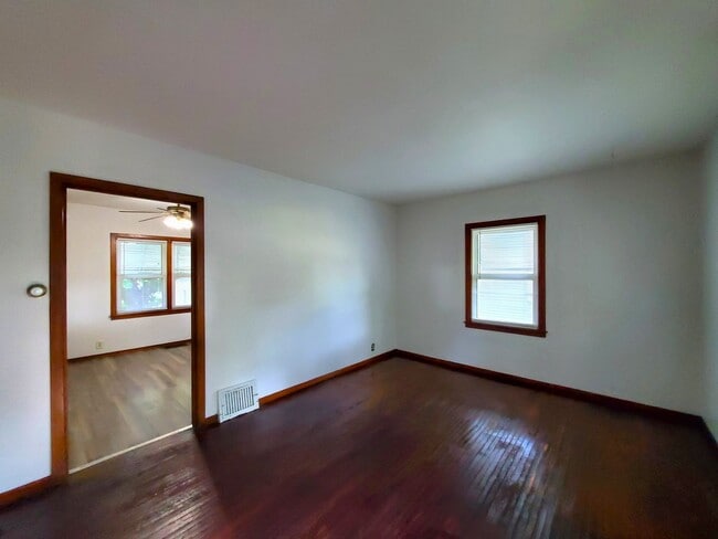 Building Photo - 534 Hope Ave