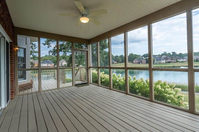 Building Photo - 1833 Waters Edge Dr