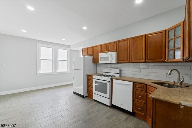Building Photo - 114 Littleton Ave
