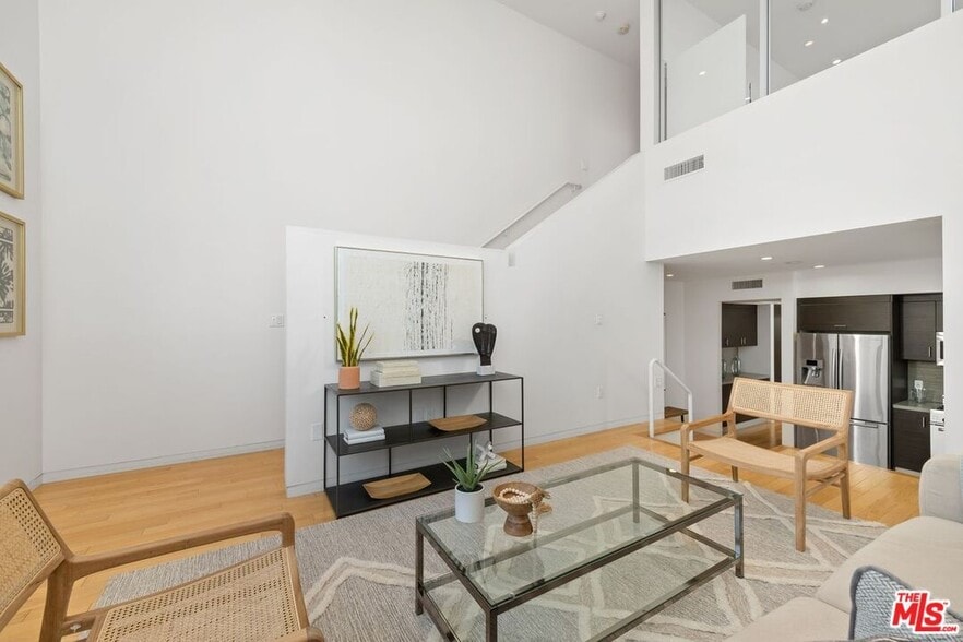 Building Photo - 742 N Hudson Ave