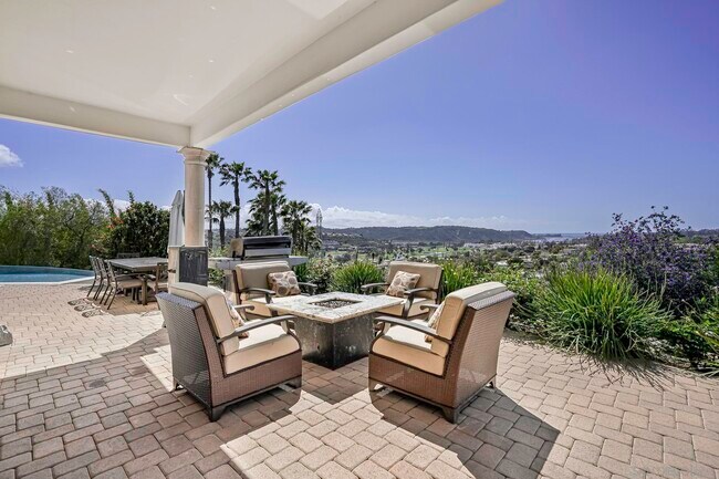 Building Photo - 7335 El Fuerte St