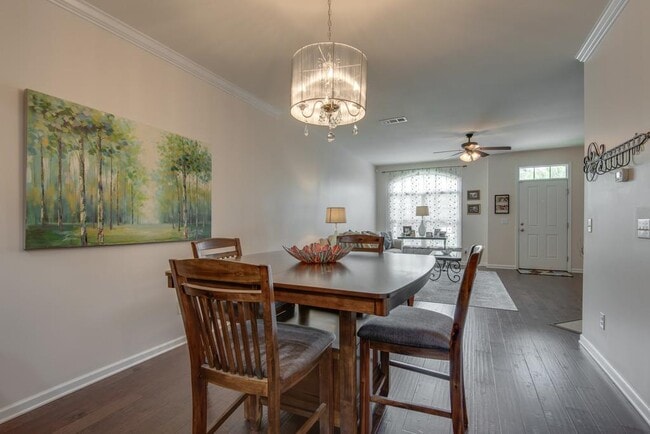 Building Photo - 2022 Traemoor Village Dr