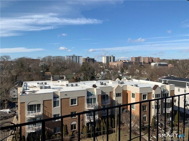 Building Photo - 87 Glenbrook Rd