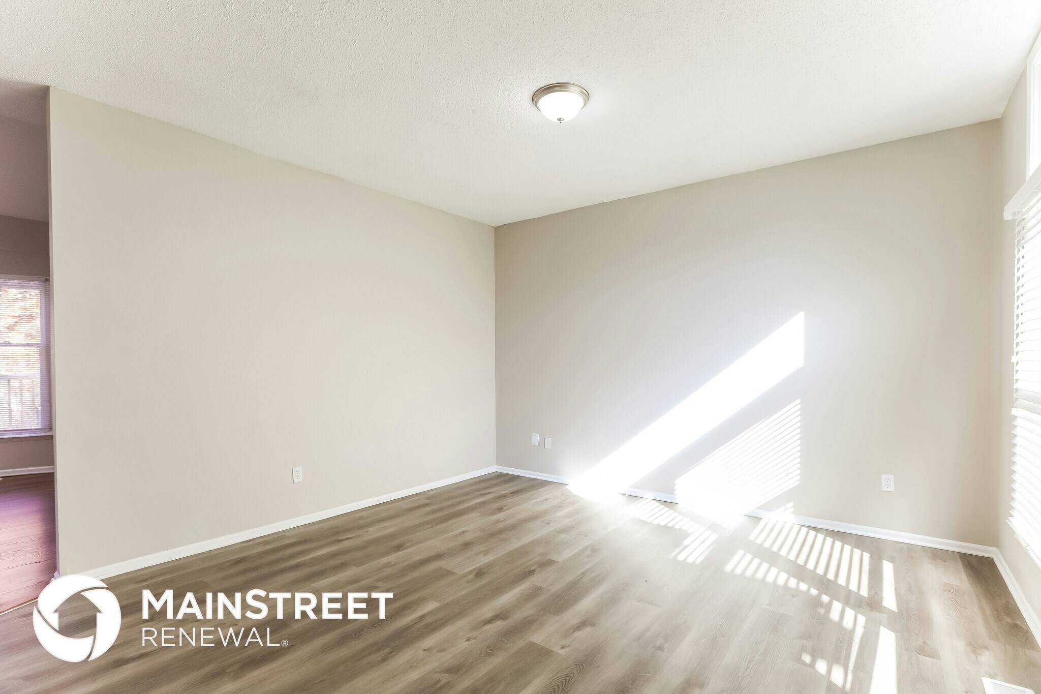 Building Photo - 4520 NE Webster Dr