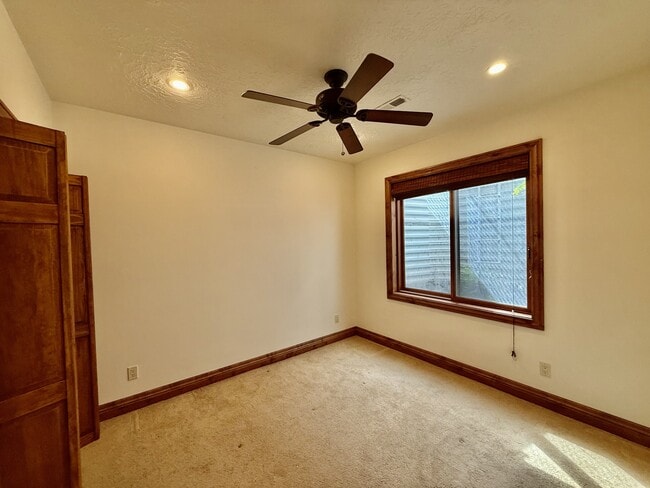 Building Photo - 6819 S Greenfield Way
