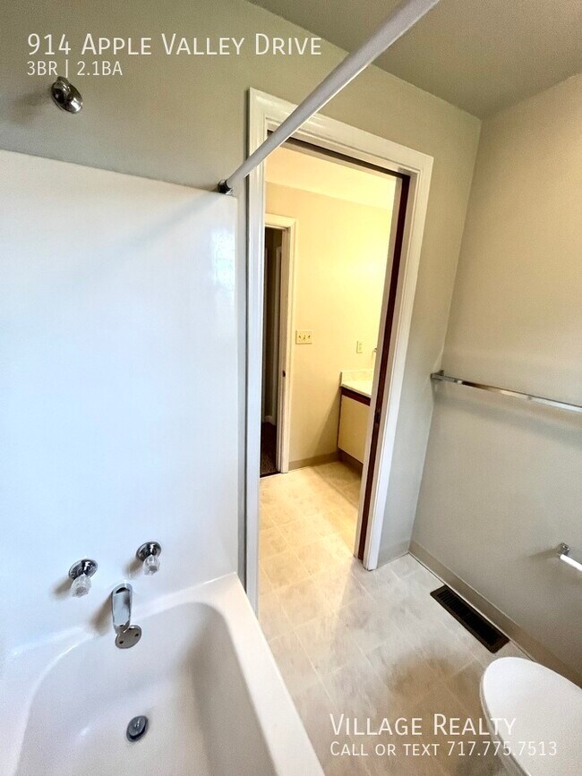 Building Photo - 914 Apple Valley Dr