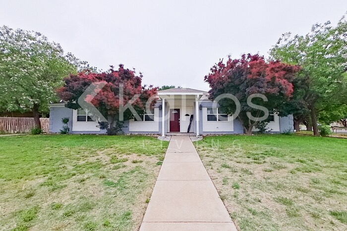 Primary Photo - 10 Idlewood Ln