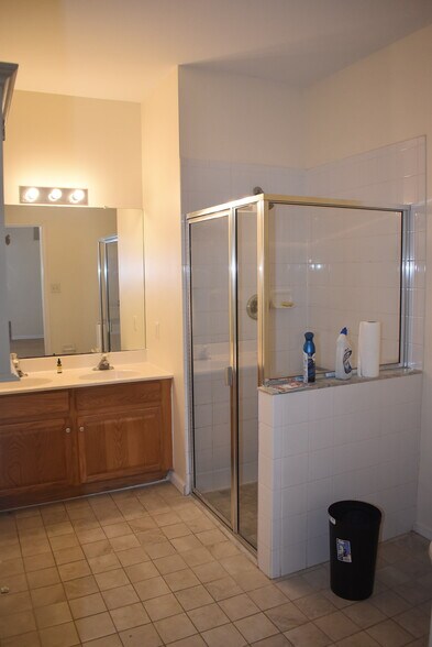 Building Photo - 815 Dominick Ct