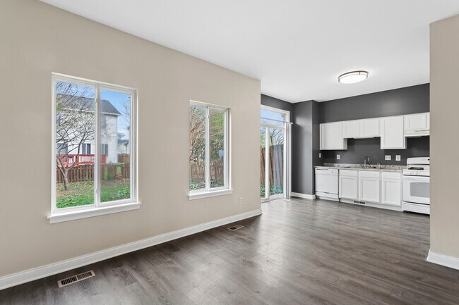 Building Photo - 21523 Franklin Cir